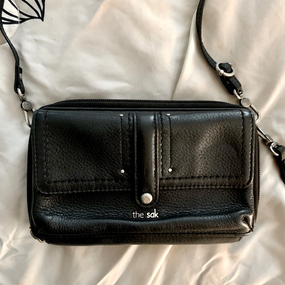 Crossbody/wristlet
